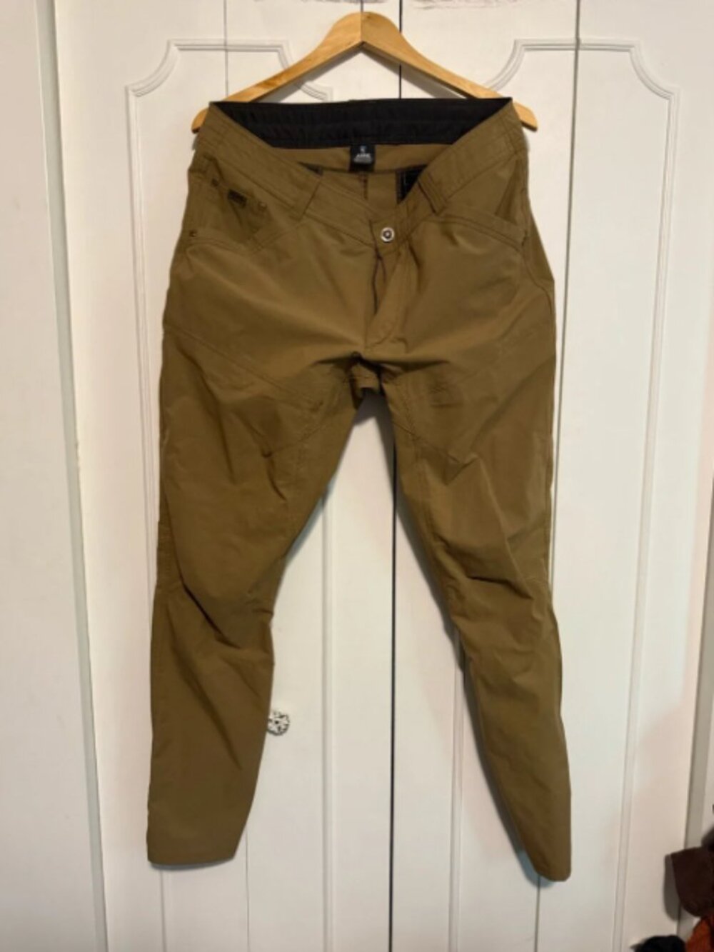 Kuhl Men's Chino-Style Stretch Pants in Olive/Khaki